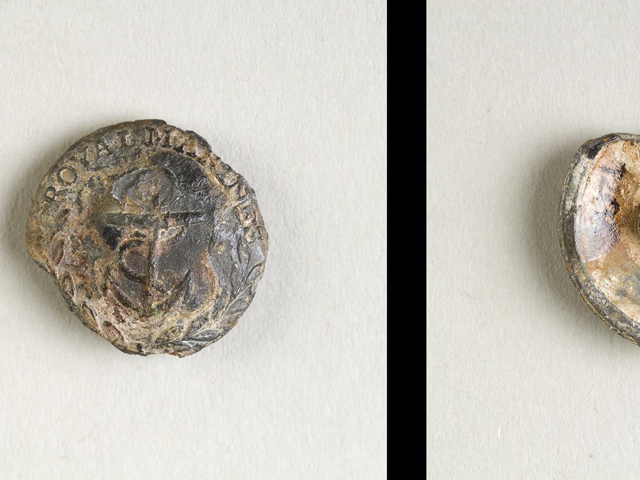 Objetos del memorial dejado en la isla Skyring Museo Antropológico